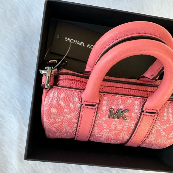 LAST ONE‼️Michael Kors Micro Duffle Keychain - Picture 2 of 8